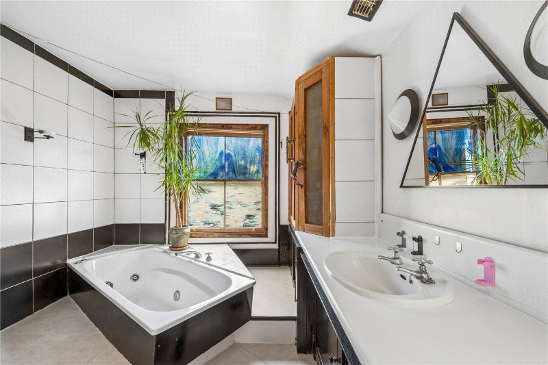 Clissold Crescent, London, N16