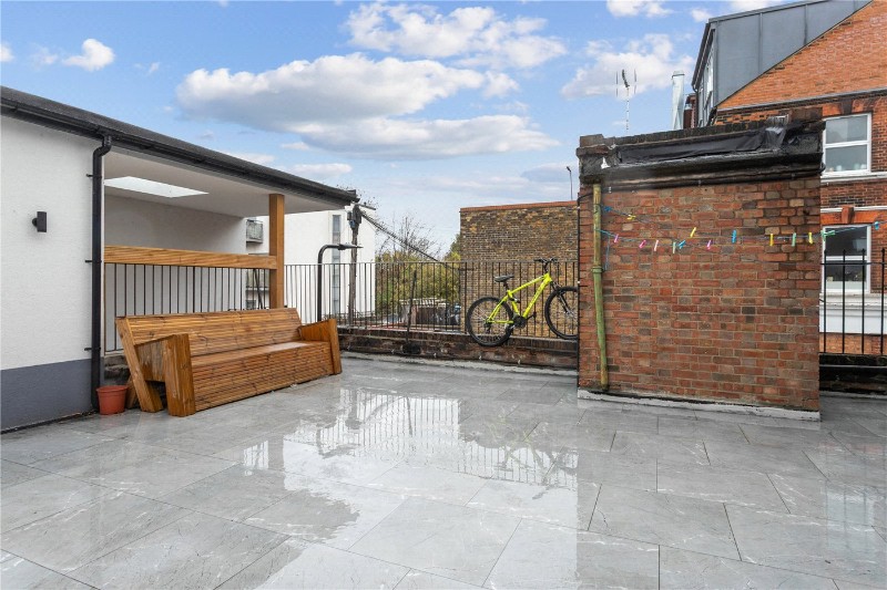 St. James&#39;s Street, London, E17