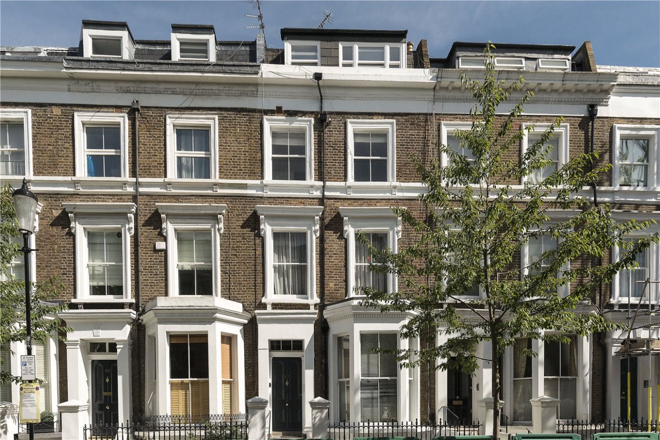 1 bedroom property for sale in Upper Addison Gardens, London, W14 (Ref