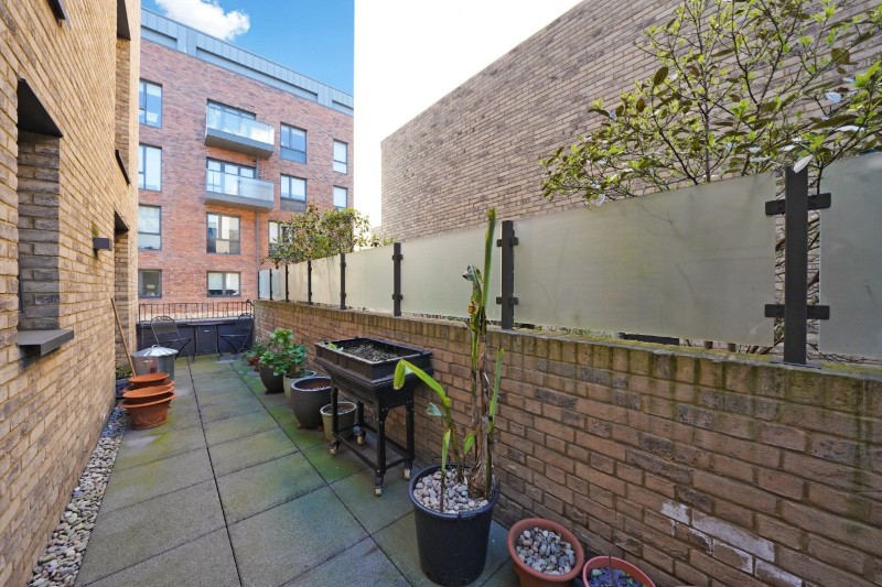 Eaton Walk, London, SE15