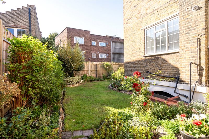 Mitcham Lane, London, SW16