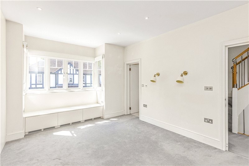 Beverley Close, Barnes, London, SW13