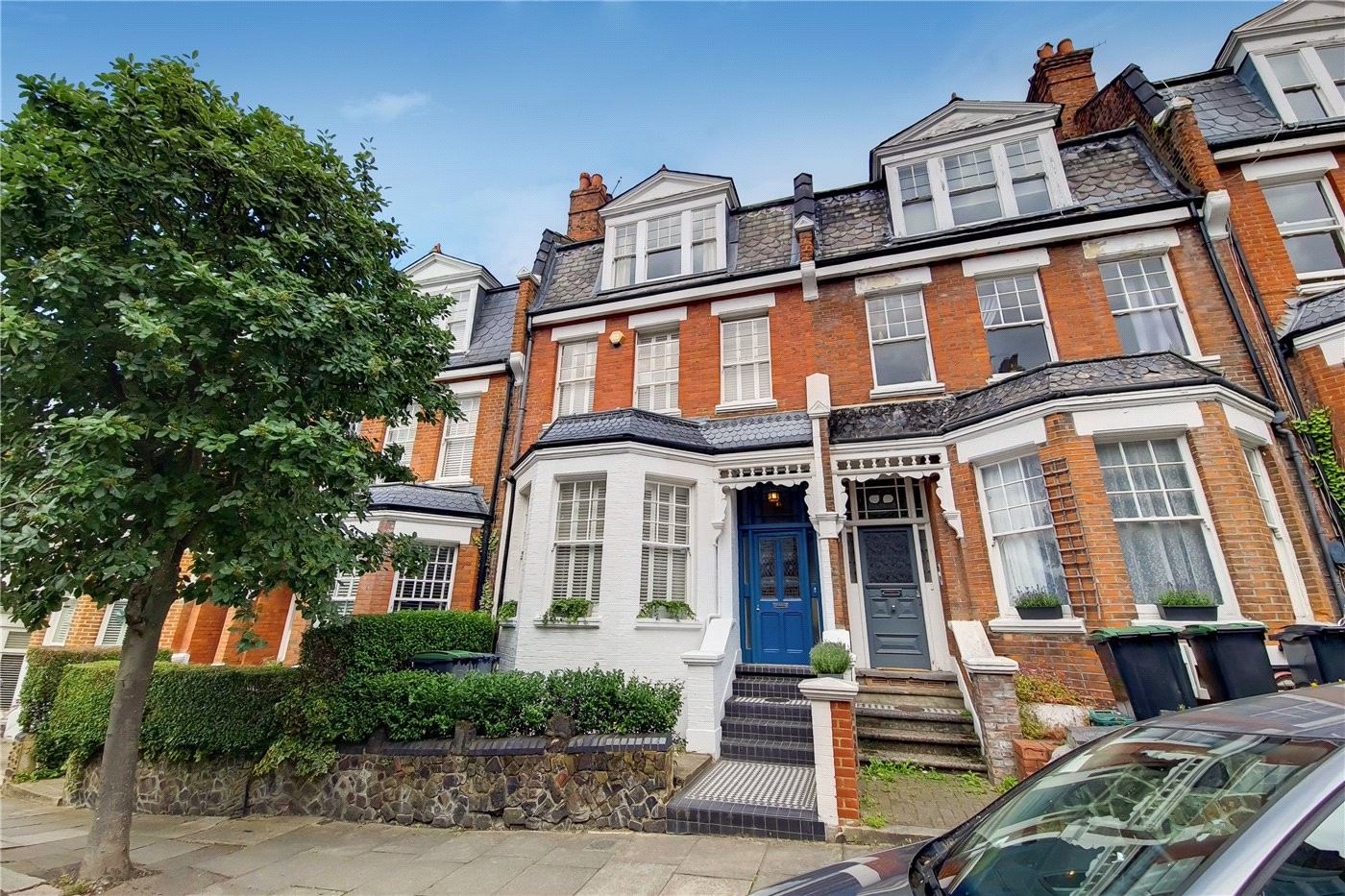 5 bedroom property for sale in Milton Park, London, N6 £1,900,000