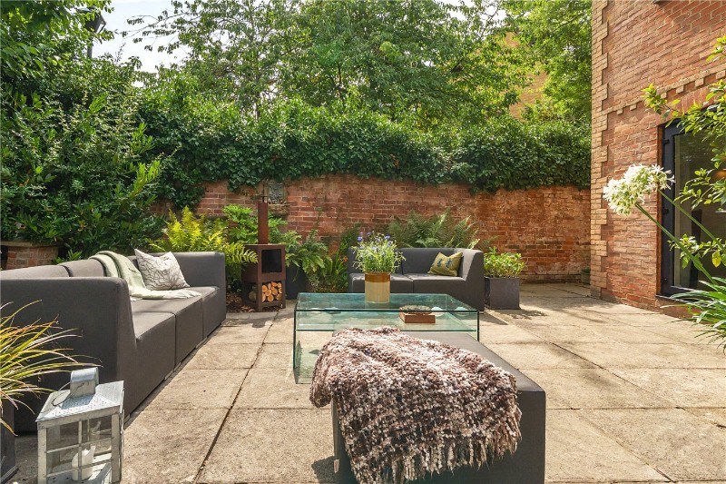 Benett Gardens, Shaw, Newbury, Berkshire, RG14