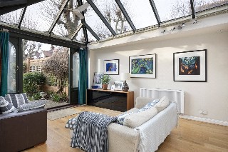 Howards Lane, London, SW15