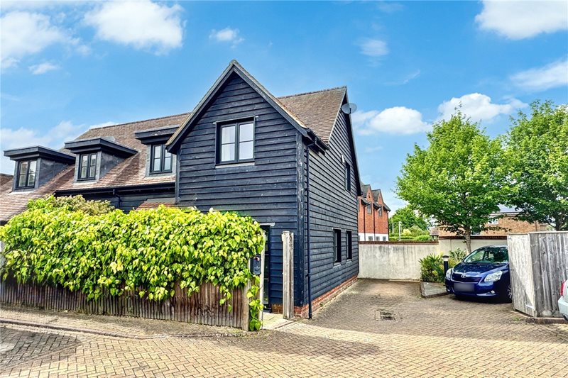 Blue Dragon Yard, Beaconsfield, Buckinghamshire, HP9