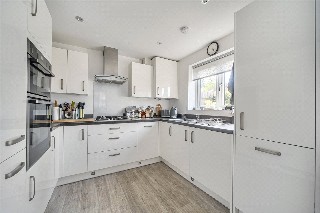 Cascade Way, Farnham, Surrey, GU9