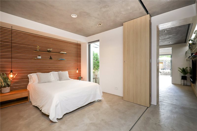 Windmill Road, London, TW8
