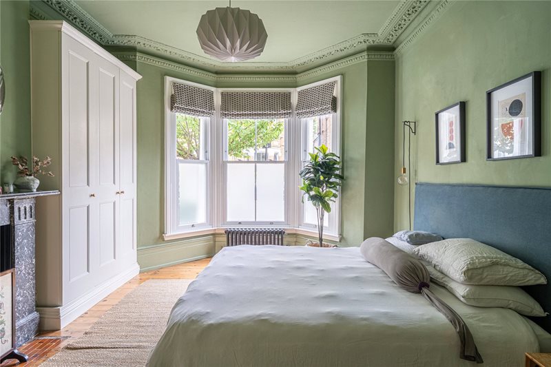 Deronda Road, London, SE24
