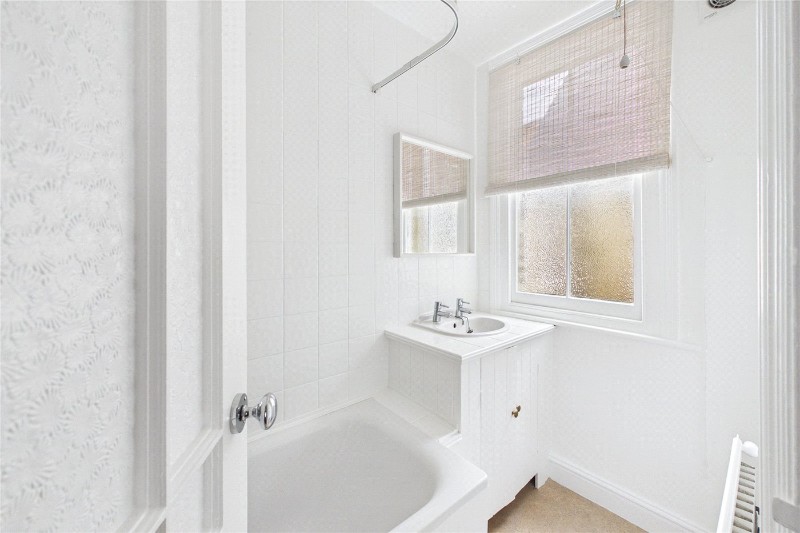 Dinsmore Road, London, SW12