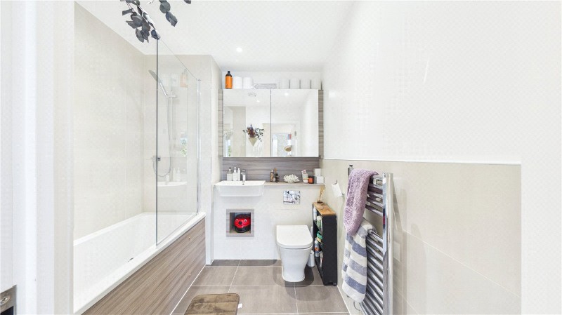 Bollo Bridge Road, London, W3