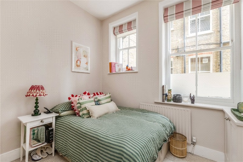 Sisters Avenue, London, SW11
