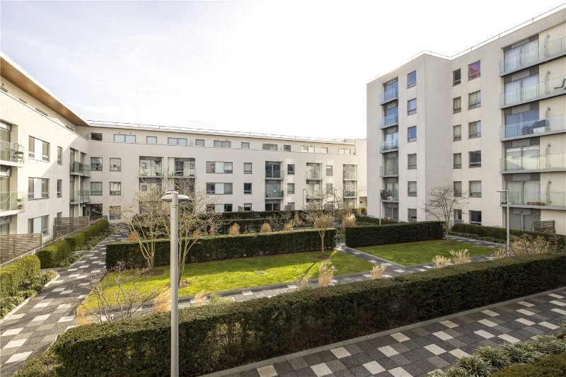 Streatham High Road, London, SW16