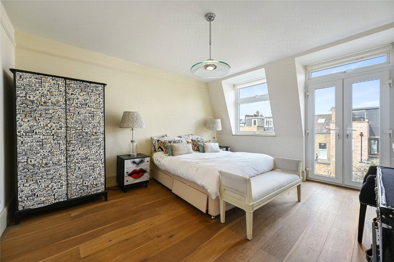 Warbeck Road, London, W12