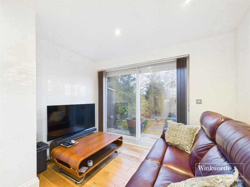 Renters Avenue, London, NW4