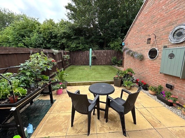 Warwick Close, Bourne, Lincolnshire, PE10