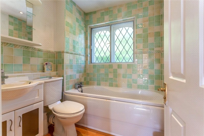 Hawkesworth Drive, Bagshot, GU19