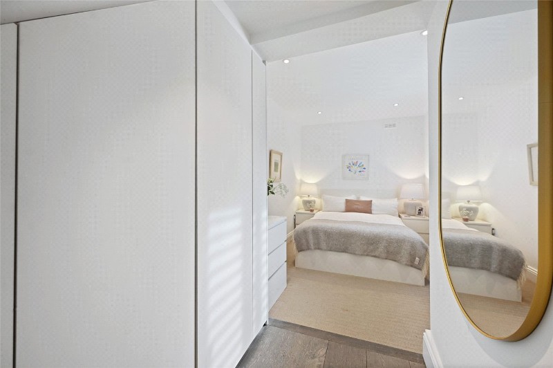 Askew Crescent, London, W12