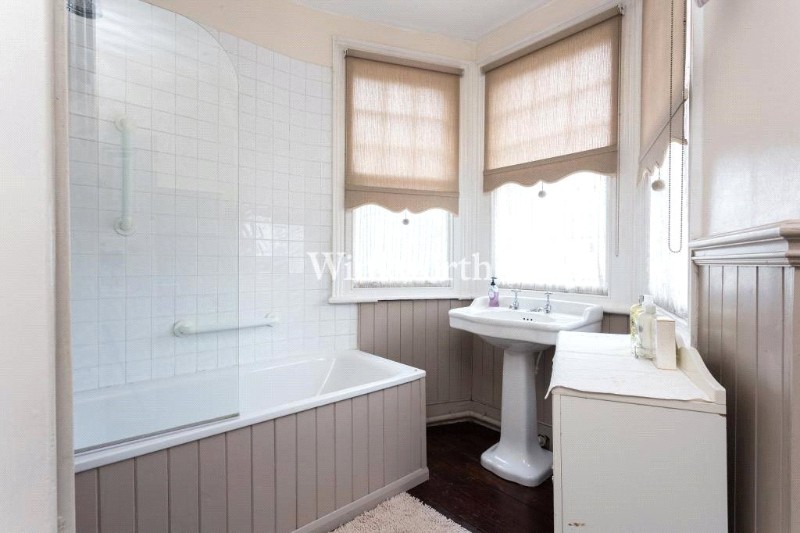 Riverway, London, N13