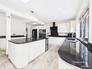Colindeep Gardens, Hendon, London, United Kingdom, NW4