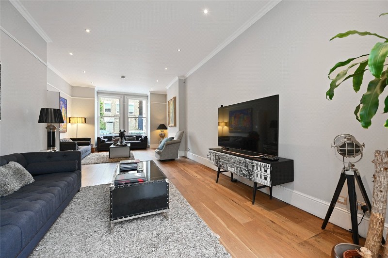 Warbeck Road, London, W12