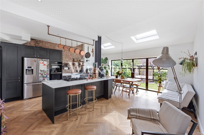 Hamilton Crescent, London, N13