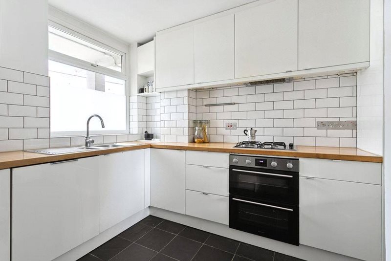 Barnes Street, London, E14