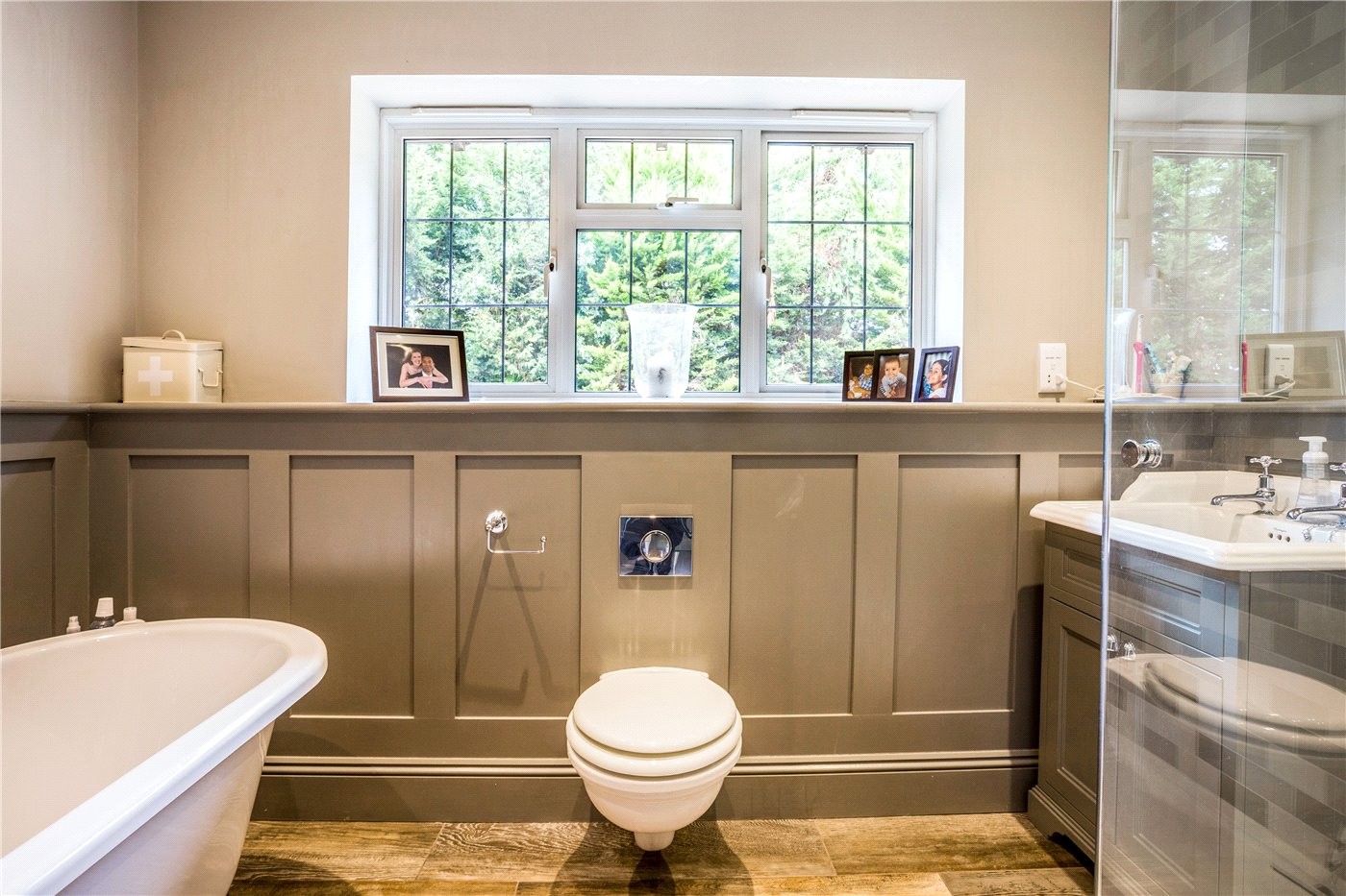 6 bedroom property for sale in Grange Drive, Wooburn Green, High