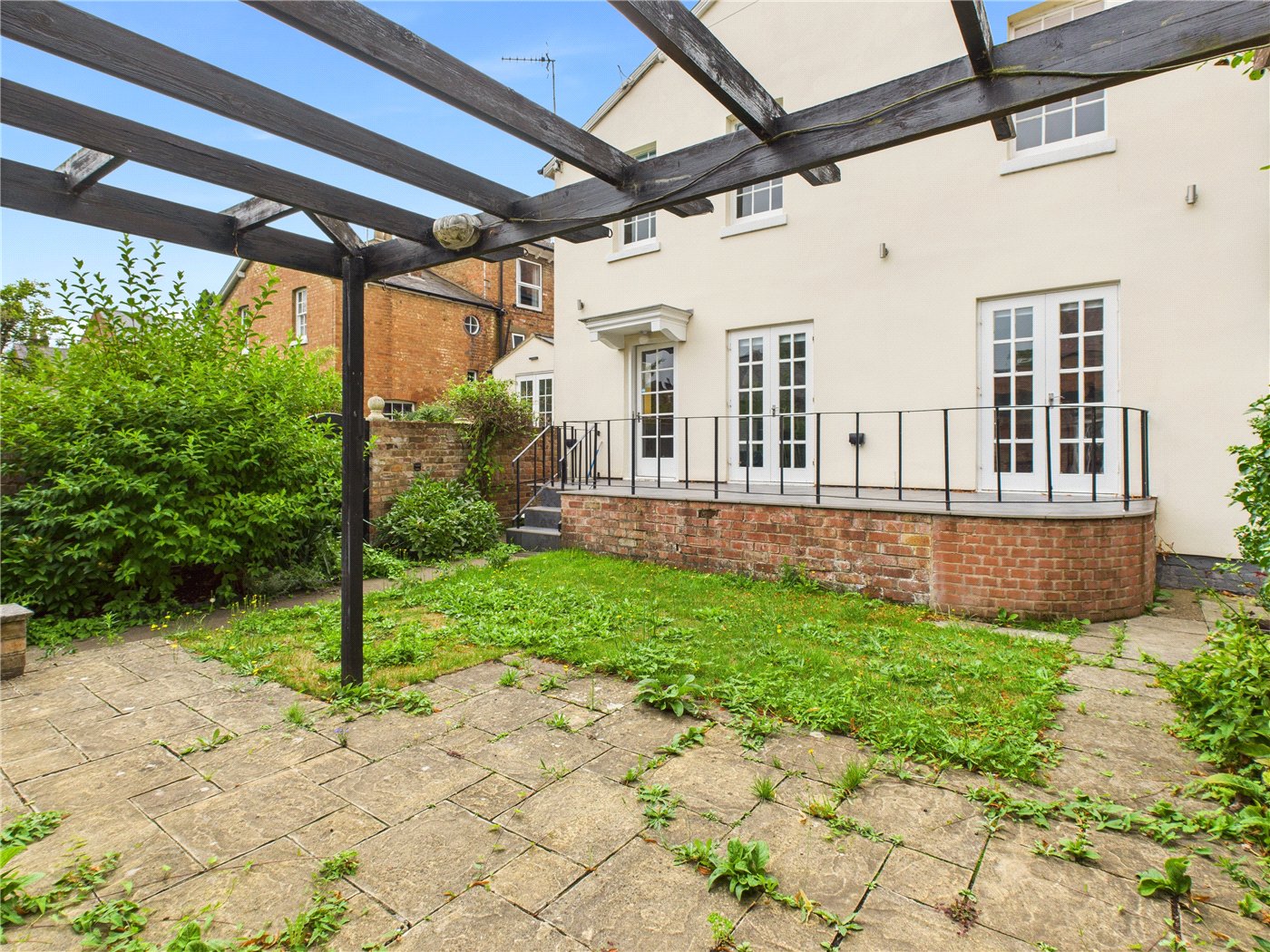Garden To Hous