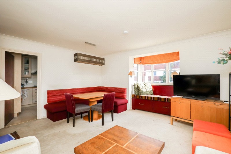 Avenue Road, London, W3