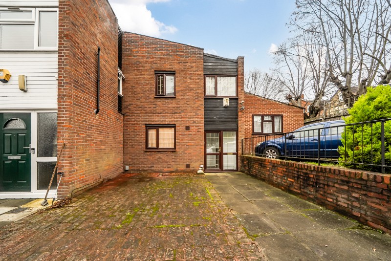 Paddock Close, London, SE26