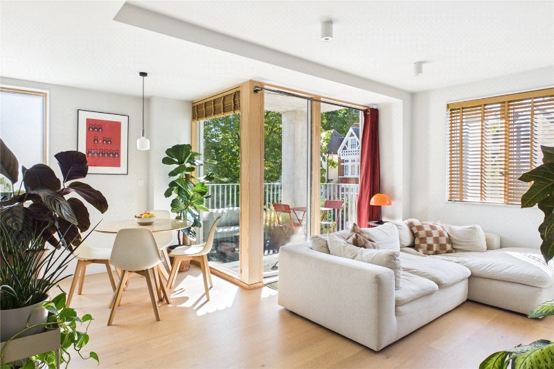 Knollys Road, London, SW16
