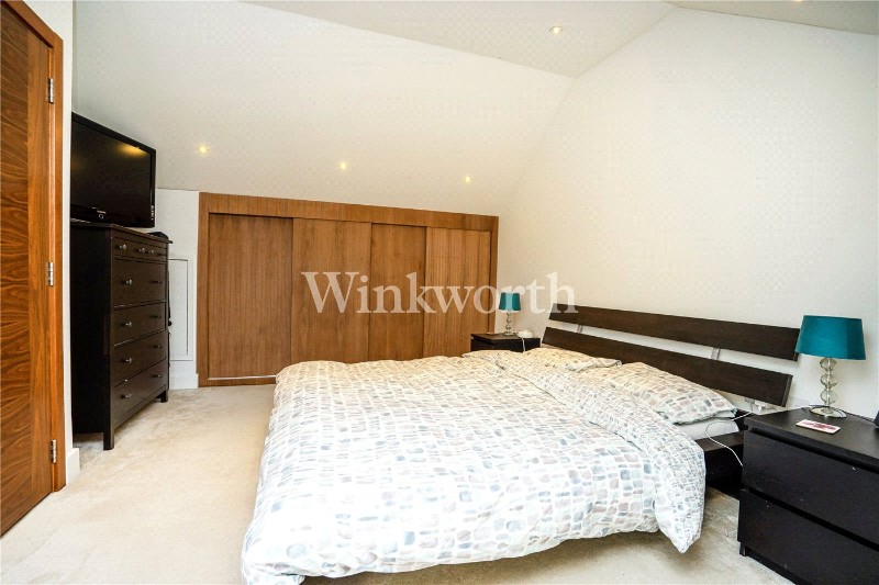Belz Drive, London, N15