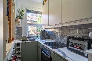 Salford Road, London, SW2
