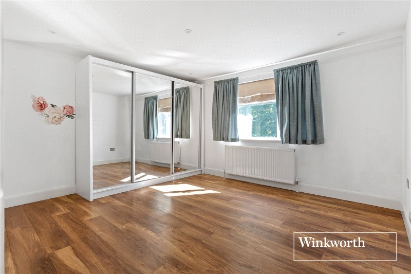 Etchingham Park Road, London, N3