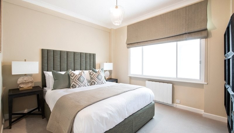 Hill Street, London, W1J