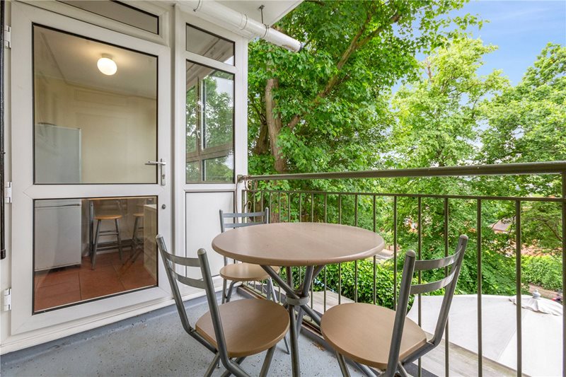 Winterfold Close, London, SW19