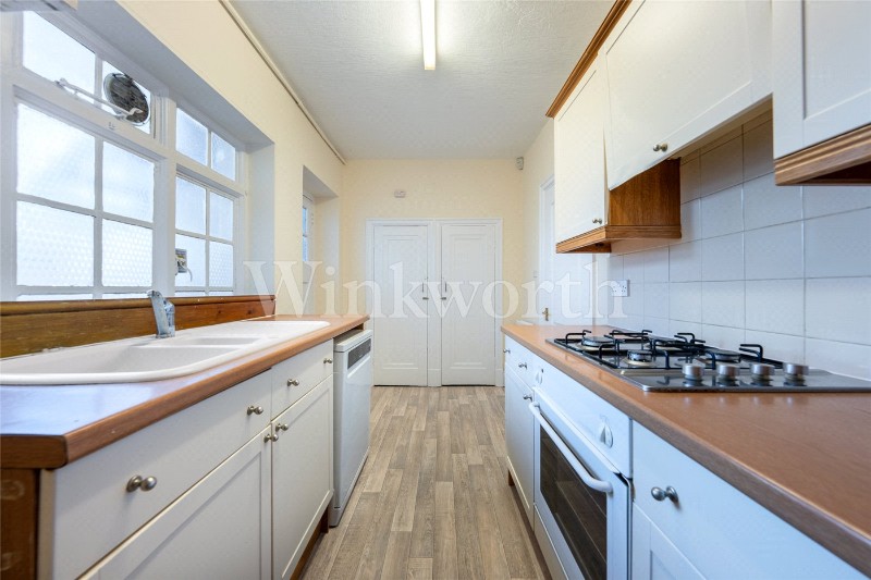 Golders Green Road, London, NW11