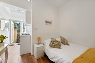 Bloemfontein Road, London, W12