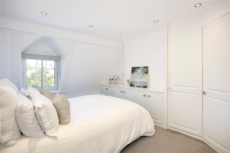 Blackfords Path, London, SW15