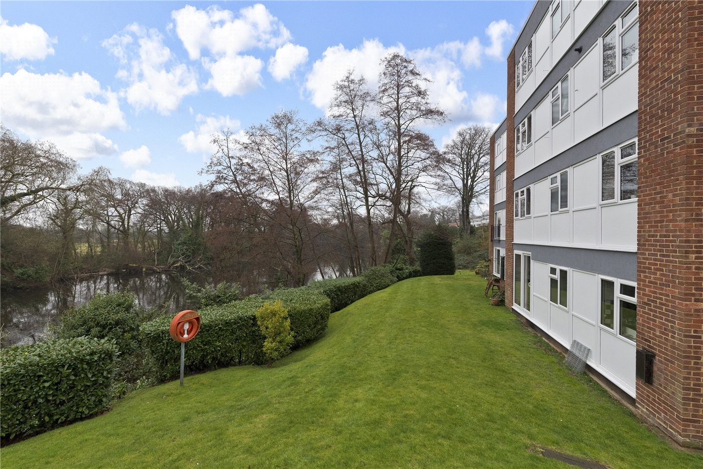 1 bedroom property for sale in Berkeley Court, Weybridge, Surrey, KT13