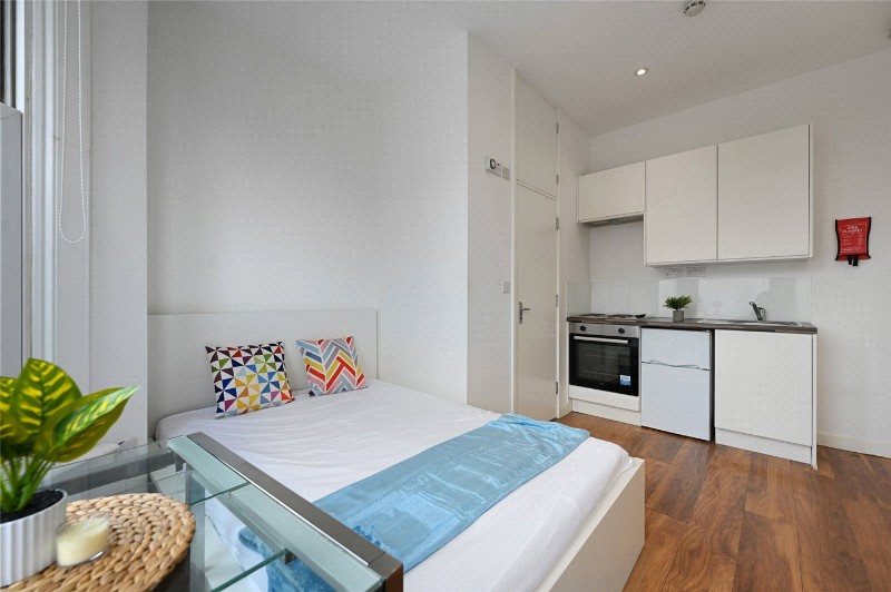 Bloemfontein Road, London, W12