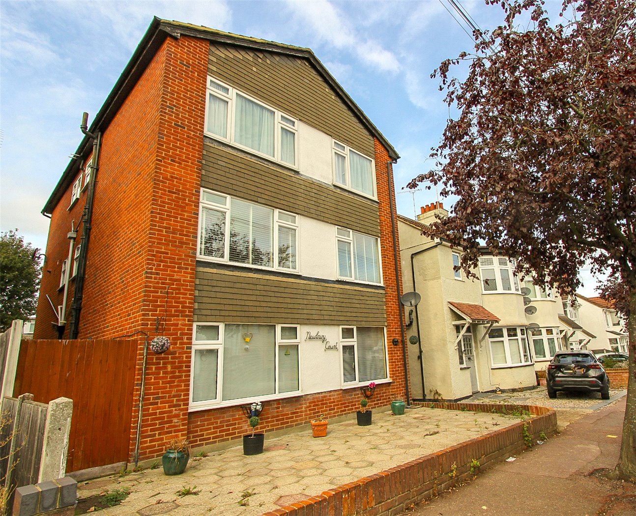 2 bedroom property for sale in Chalkwell Park Drive, LeighonSea
