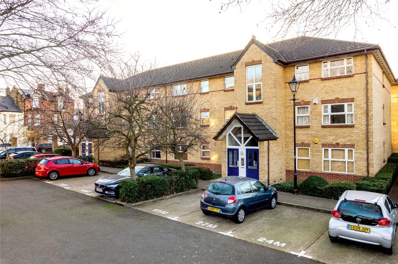 Monmouth Close, London, W4