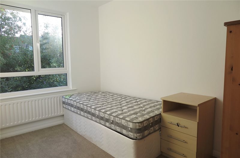 Arthur Close, Farnham, Surrey, GU9