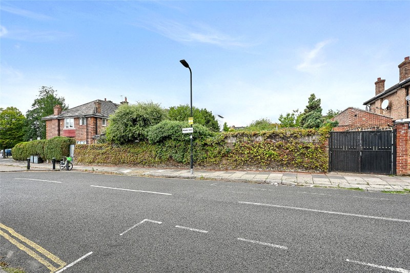 St. Dunstans Gardens, London, W3