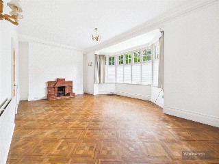 Oatlands Chase, Weybridge, KT13