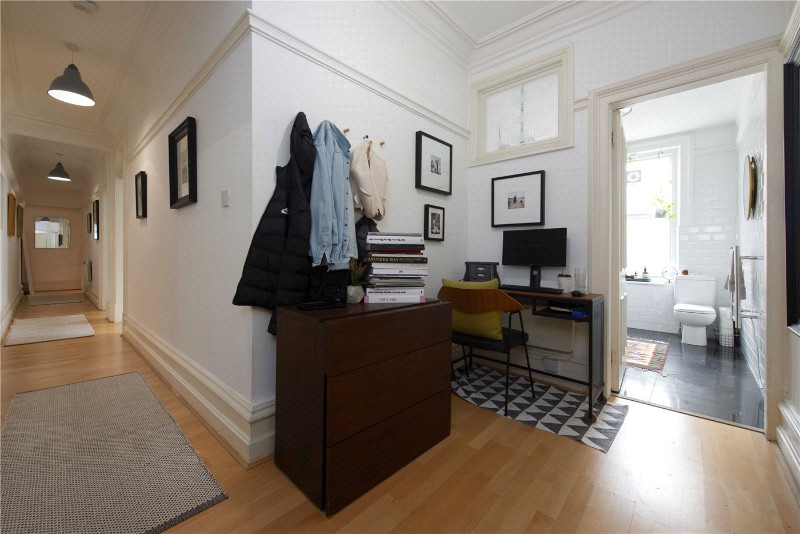 Bedford Avenue, London, WC1B