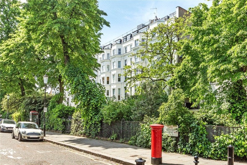 Pinehurst Court, London, W11