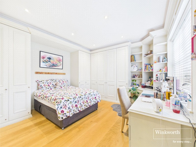 Turnberry Close, London, NW4